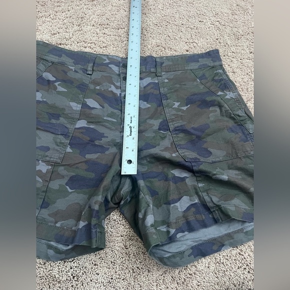 32 Anthropologie wanderer utility shorts moss green blue camo - Picture 15 of 17